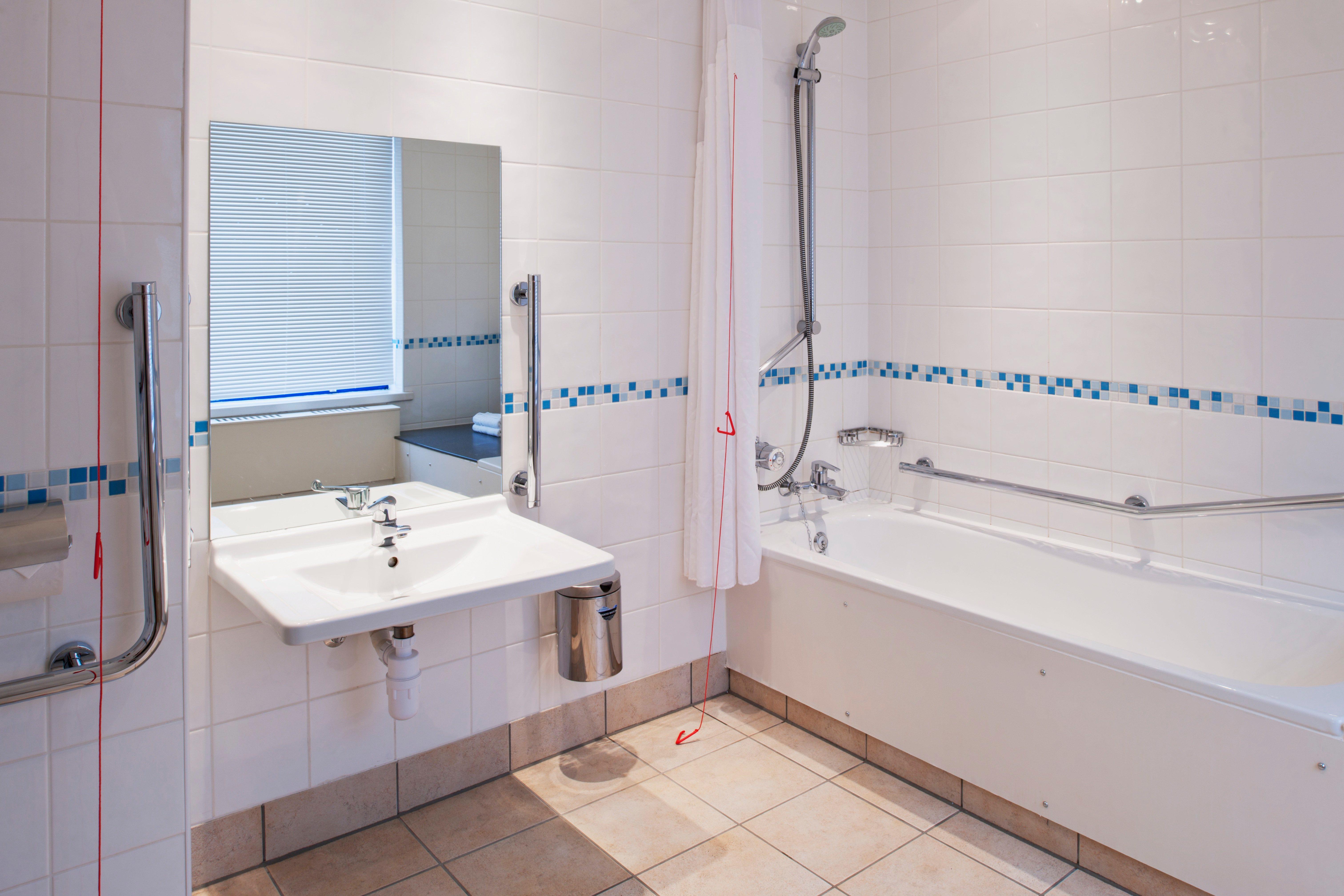 Holiday Inn Warrington By Ihg Extérieur photo